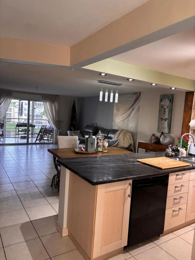 4 of 16 - 401 Se 3rd Street #305, Dania Beach, FL