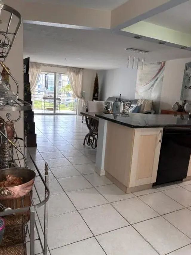 5 of 16 - 401 Se 3rd Street #305, Dania Beach, FL