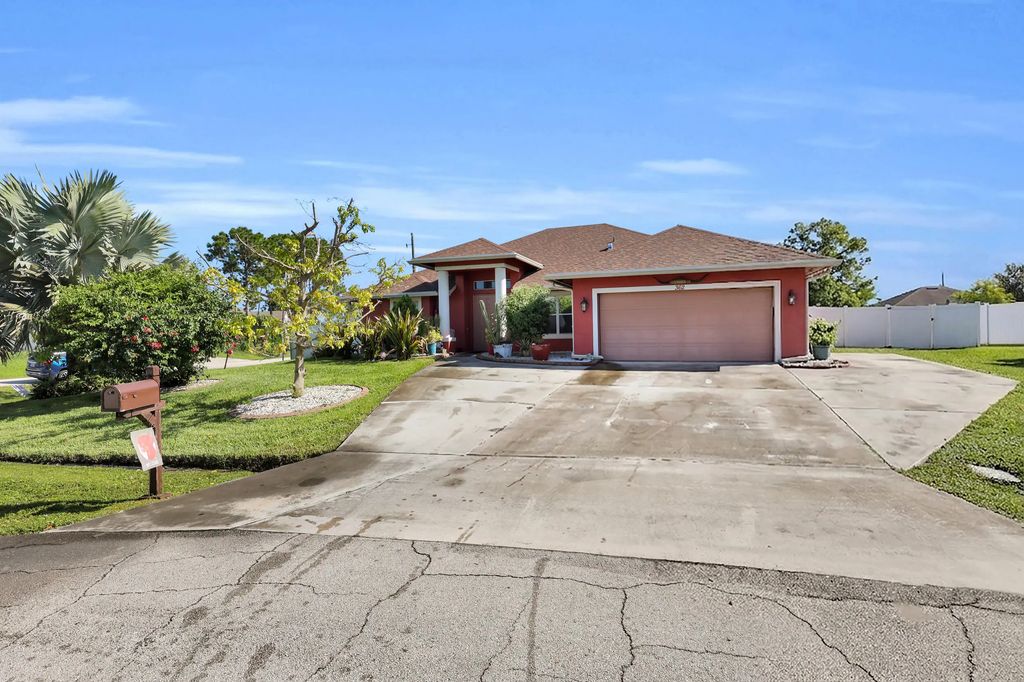 362 Sw Paw Court, Port St. Lucie