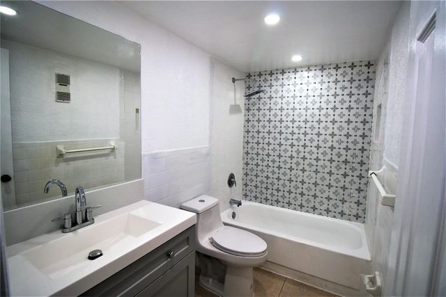 4 of 12 - 7000 Nw 186th Street #4-217, Hialeah, FL
