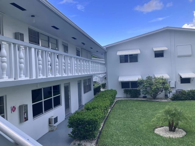 4 of 28 - 275 Windsor L, West Palm Beach, FL