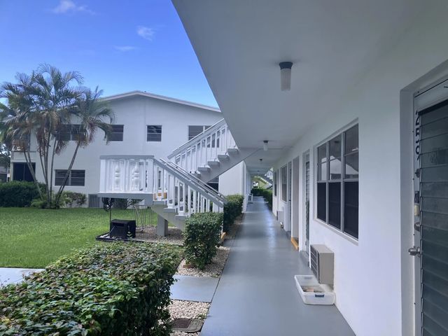 5 of 28 - 275 Windsor L, West Palm Beach, FL