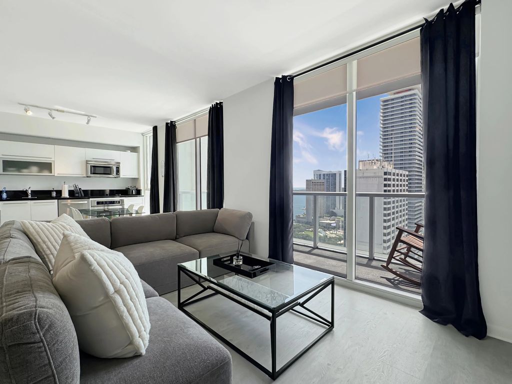 244 Biscayne Boulevard #3005, Miami
