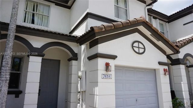 4 of 30 - 7616 Nw 114th Path, Doral, FL