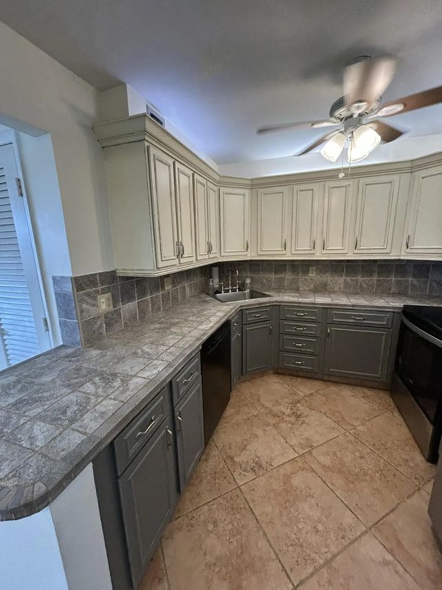 2 of 21 - 305 N Pompano Beach Boulevard #205, Pompano Beach, FL