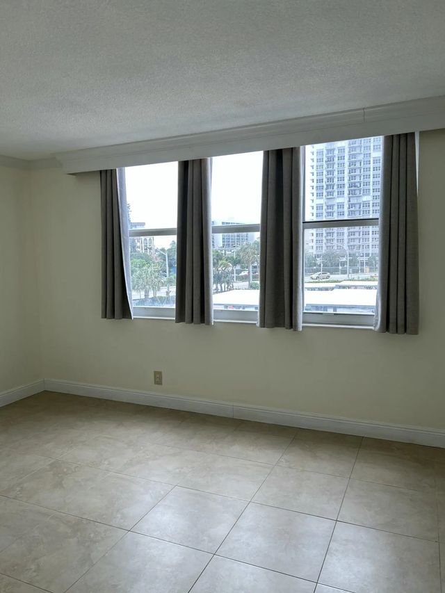 4 of 21 - 305 N Pompano Beach Boulevard #205, Pompano Beach, FL