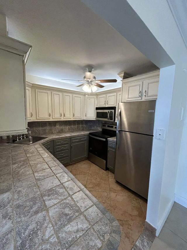 5 of 21 - 305 N Pompano Beach Boulevard #205, Pompano Beach, FL