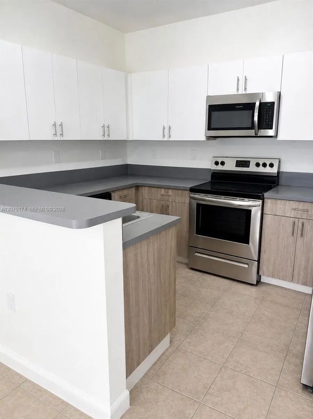 4 of 8 - 3632 Nw 30th Court #10f, Lauderdale Lakes, FL