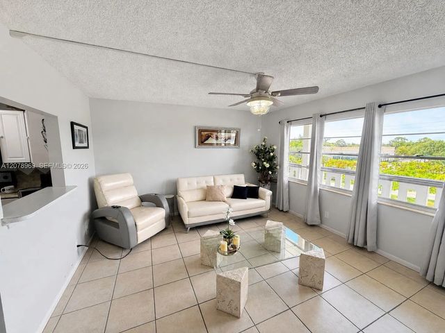 425 Southampton B #425, West Palm Beach