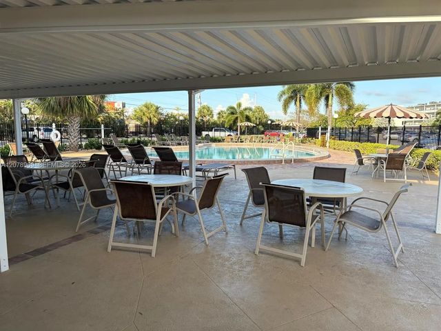 5 of 32 - 425 Southampton B #425, West Palm Beach, FL