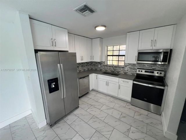 3 of 35 - 4421 Nw 33rd Street, Lauderdale Lakes, FL