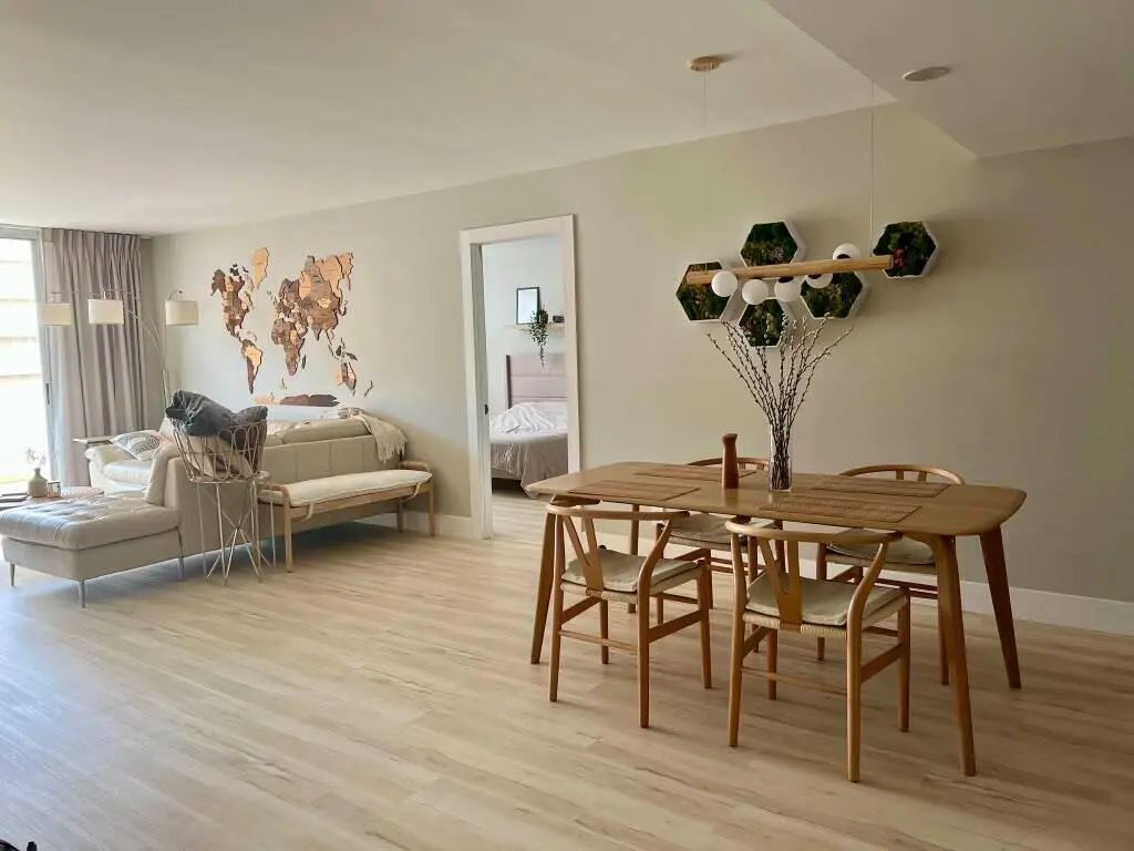 427 Golden Isles Drive #4i, Hallandale Beach