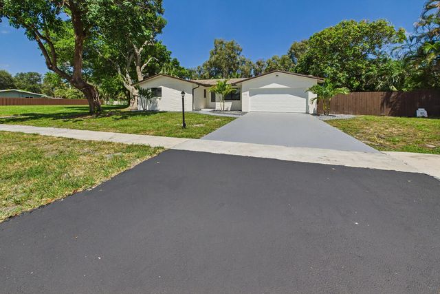 2 of 42 - 520 Nw 43rd Avenue, Plantation, FL