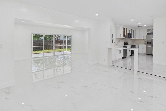 5 of 42 - 520 Nw 43rd Avenue, Plantation, FL