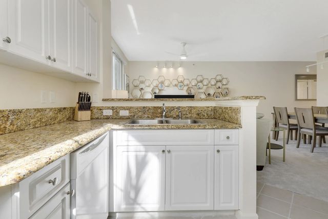 5 of 38 - 630 S Sapodilla Avenue S #411, West Palm Beach, FL