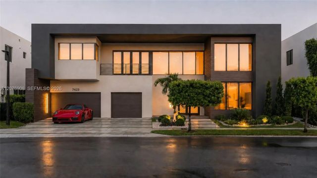 7423 Nw 102th Court, Doral