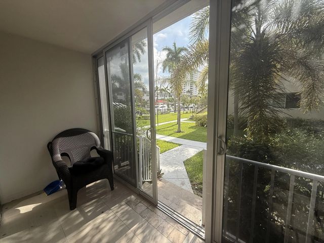 3 of 22 - 901 N Birch Road #7d, Fort Lauderdale, FL