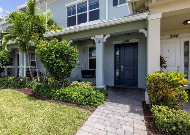3 of 26 - 1240 Eucalyptus Drive #2, Hollywood, FL