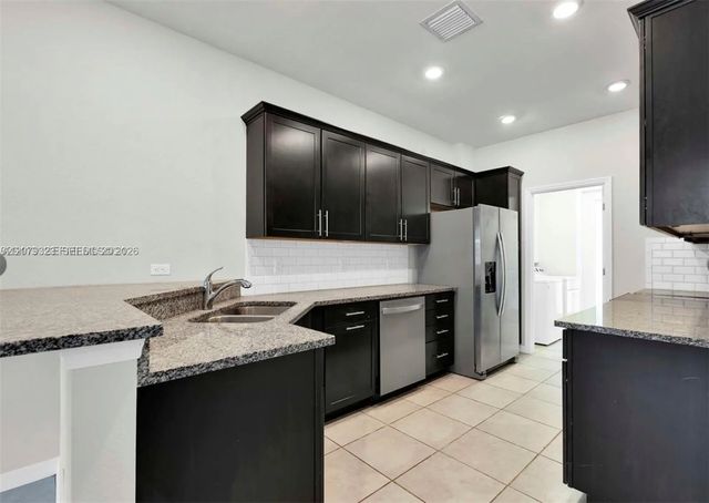 5 of 26 - 1240 Eucalyptus Drive #2, Hollywood, FL