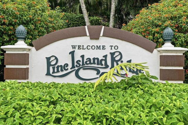 9325 Lagoon Place #405, Davie