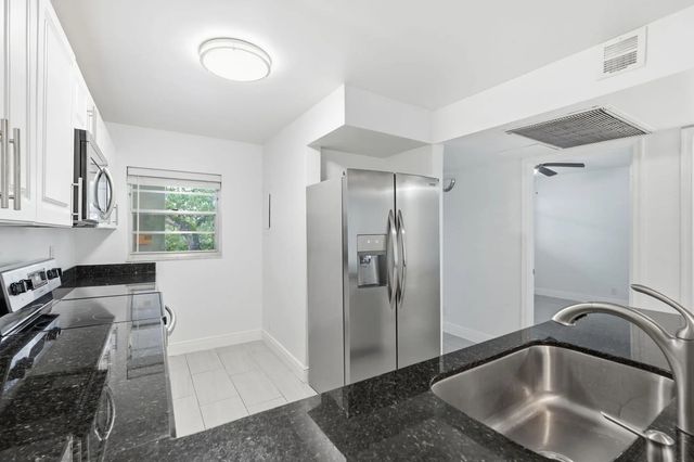 4 of 43 - 9325 Lagoon Place #405, Davie, FL