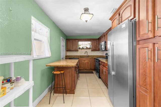 5 of 31 - 311 Sw 70th Terrace, Pembroke Pines, FL