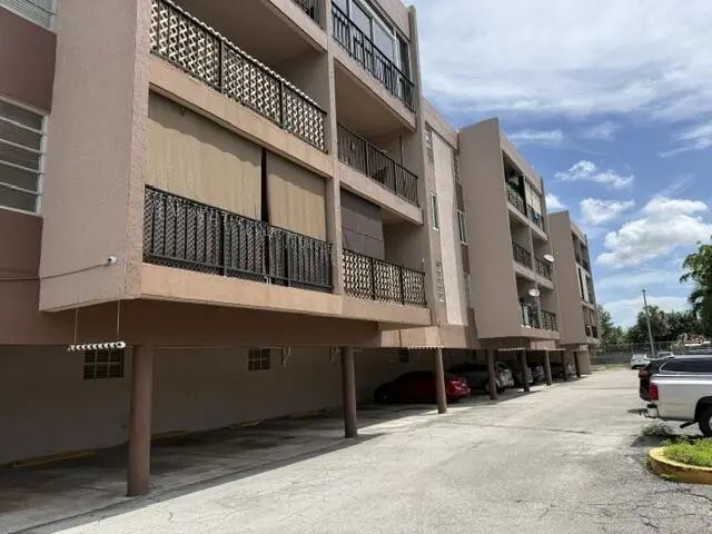 2 of 10 - 1900 W 68th Street #d101, Hialeah, FL