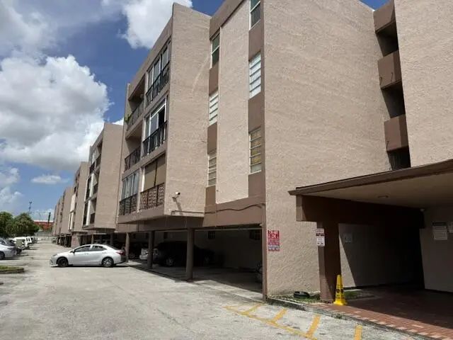 3 of 10 - 1900 W 68th Street #d101, Hialeah, FL