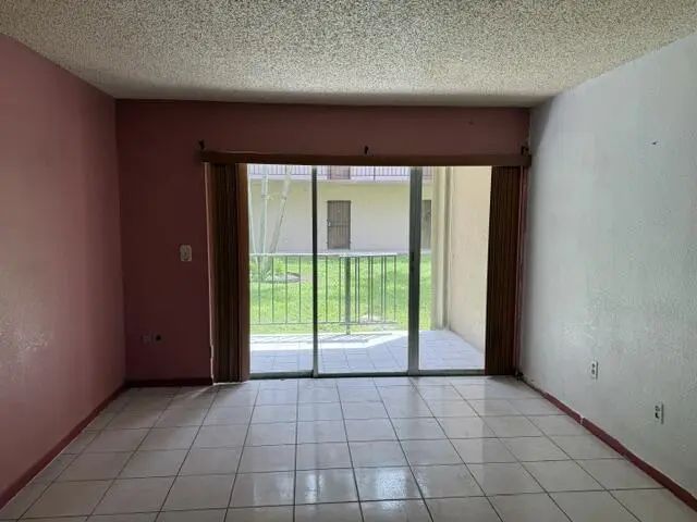4 of 10 - 1900 W 68th Street #d101, Hialeah, FL