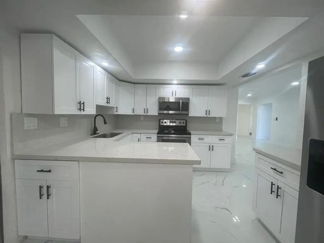 3290 Nw 39th Street, Lauderdale Lakes