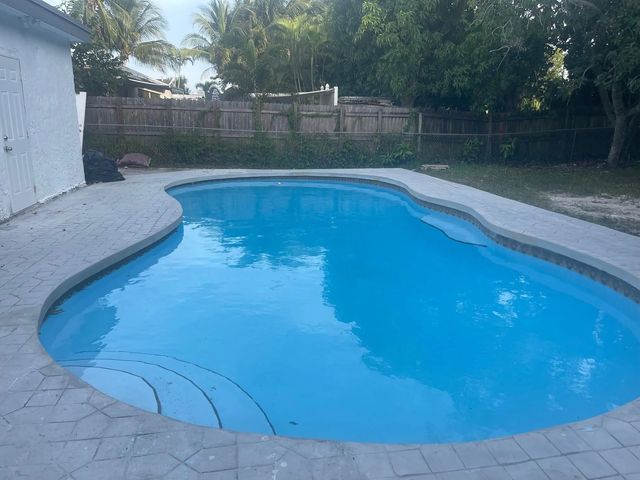 4 of 13 - 3290 Nw 39th Street, Lauderdale Lakes, FL