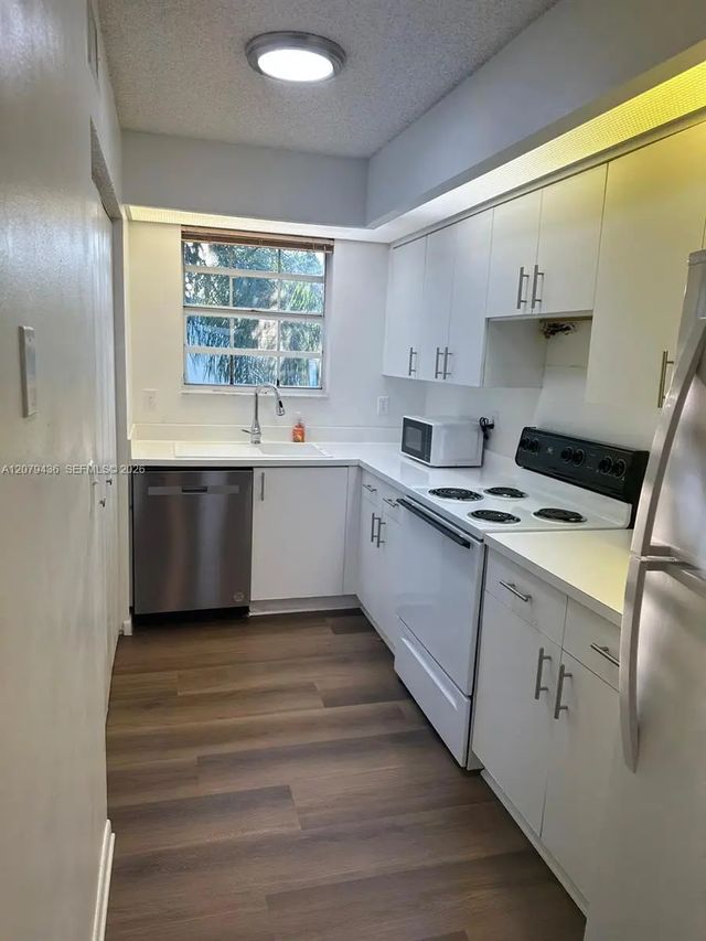 2528 Se 20th Place #201-c, Homestead