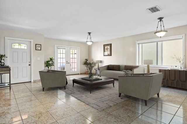 3 of 42 - 940 Sw 96th Avenue, Pembroke Pines, FL