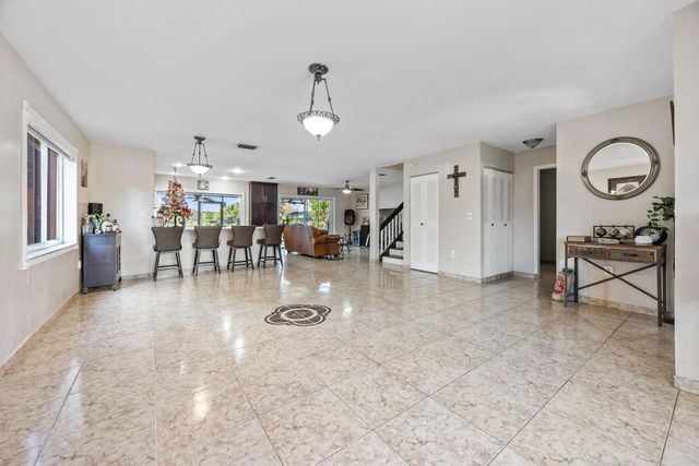 4 of 42 - 940 Sw 96th Avenue, Pembroke Pines, FL