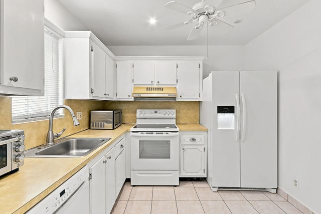 2538 Boundbrook Drive S #137, West Palm Beach