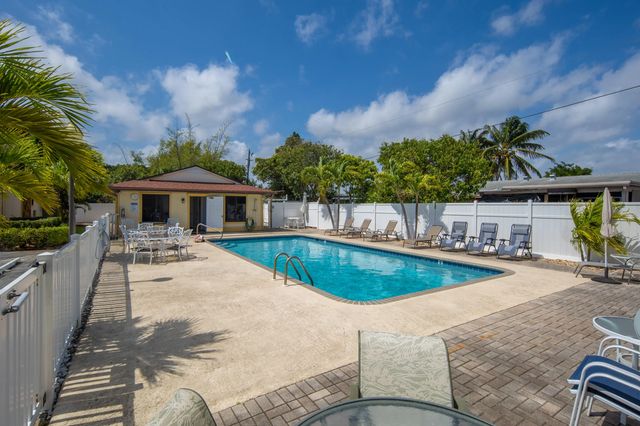 2 of 13 - 815 Andrew Redding Road #302, Lantana, FL
