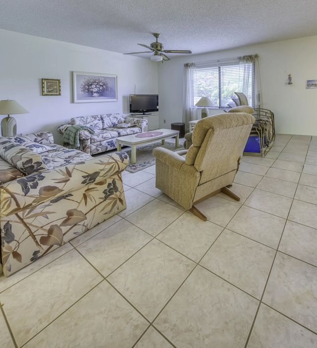 4 of 13 - 815 Andrew Redding Road #302, Lantana, FL