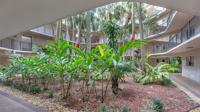 4 of 19 - 8500 Sw 133rd Ave Road #302, Miami, FL