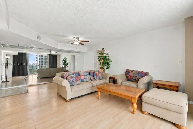 2 of 25 - 5900 Collins Avenue #1006, Miami Beach, FL