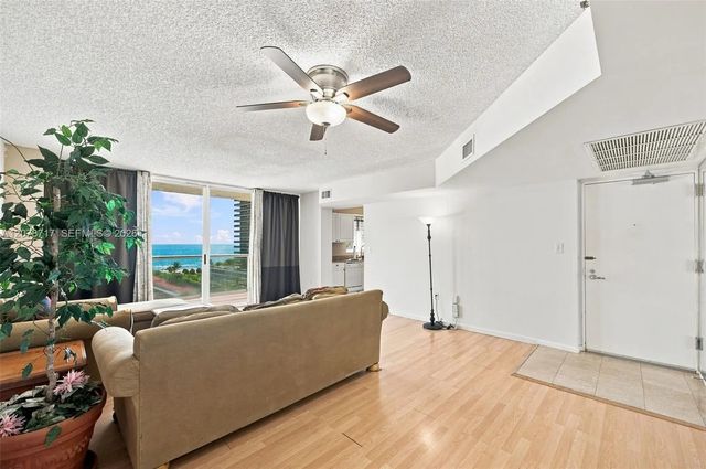 3 of 25 - 5900 Collins Avenue #1006, Miami Beach, FL