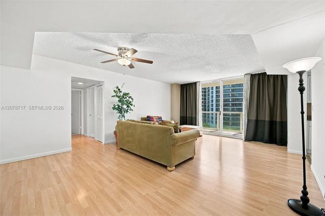 4 of 25 - 5900 Collins Avenue #1006, Miami Beach, FL
