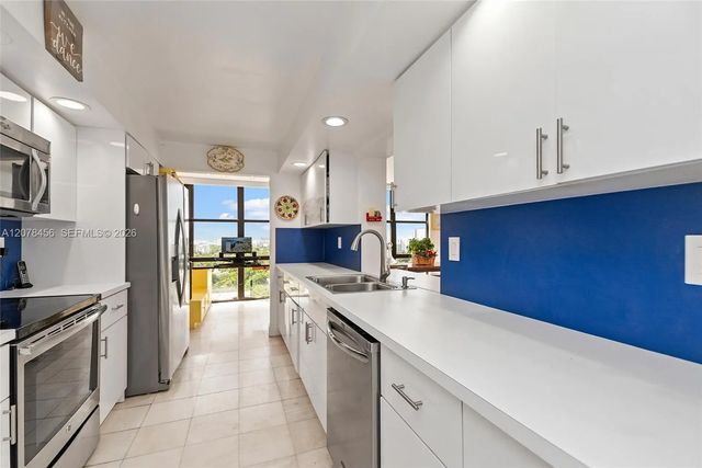 5 of 40 - 1925 Brickell Avenue #1501d, Miami, FL