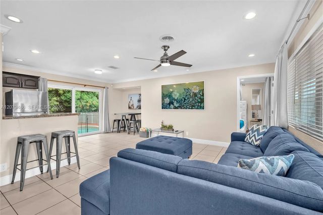 4 of 38 - 628 Sw 4th Street, Hallandale Beach, FL