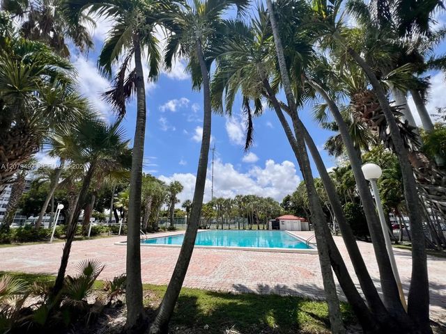 700 Nw 214th Street #411, Miami Gardens