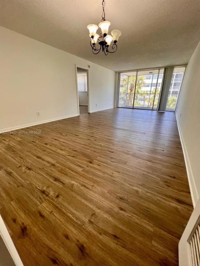 3 of 21 - 700 Nw 214th Street #411, Miami Gardens, FL
