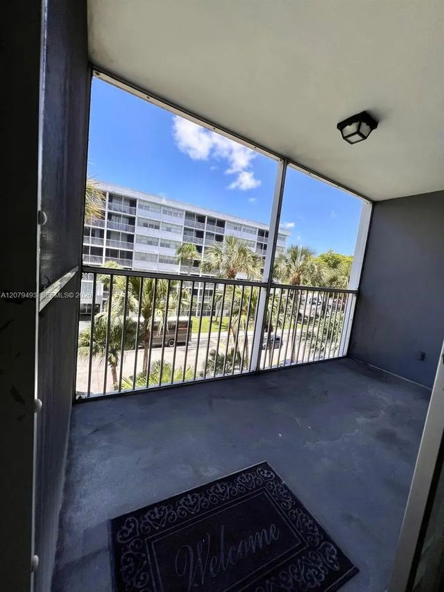 5 of 21 - 700 Nw 214th Street #411, Miami Gardens, FL