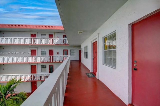 3 of 40 - 4140 Nw 44th Avenue #312, Lauderdale Lakes, FL