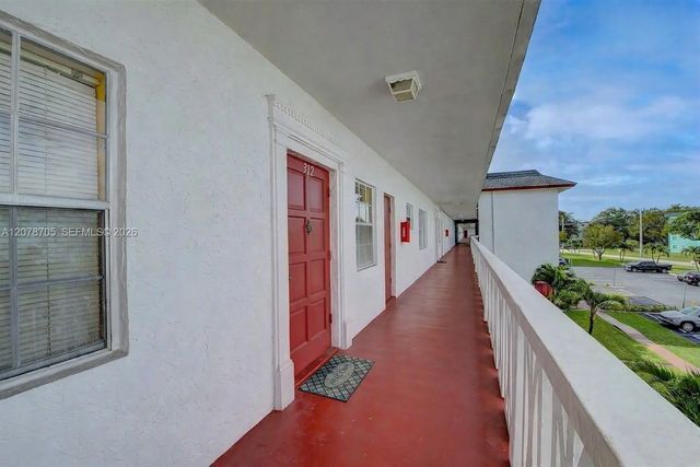 5 of 40 - 4140 Nw 44th Avenue #312, Lauderdale Lakes, FL