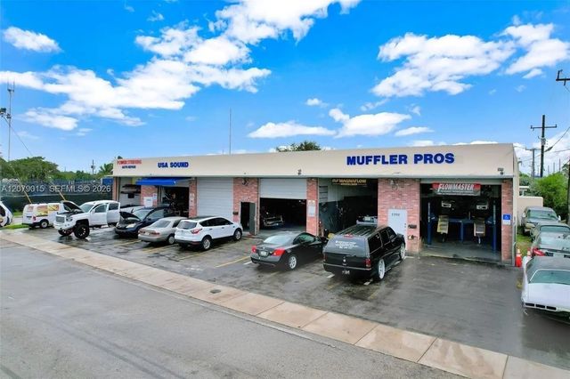 4 of 33 - 5960 Sw 23rd Street, West Park, FL