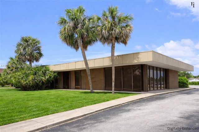 940 Deltona Boulevard, Deltona